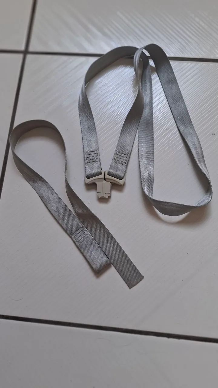 Cinto de segurança para bebê conforto Galzerano. R$25 Reais.