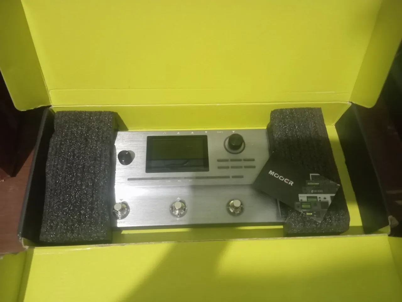 Pedal de Efeito Multi-Efeitos Mooer GE200