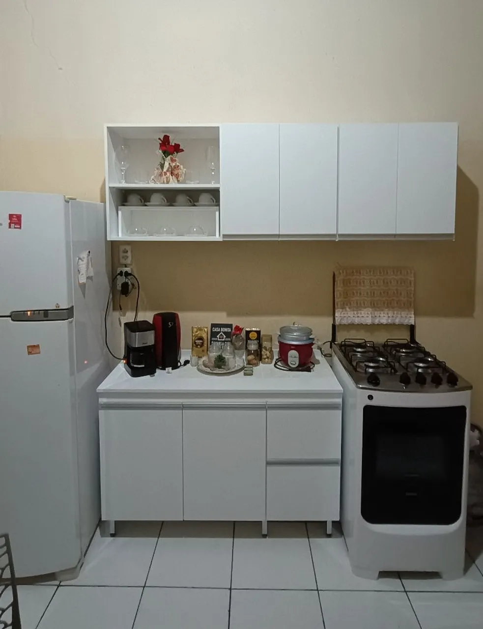Conjunto de armários de cozinha branco