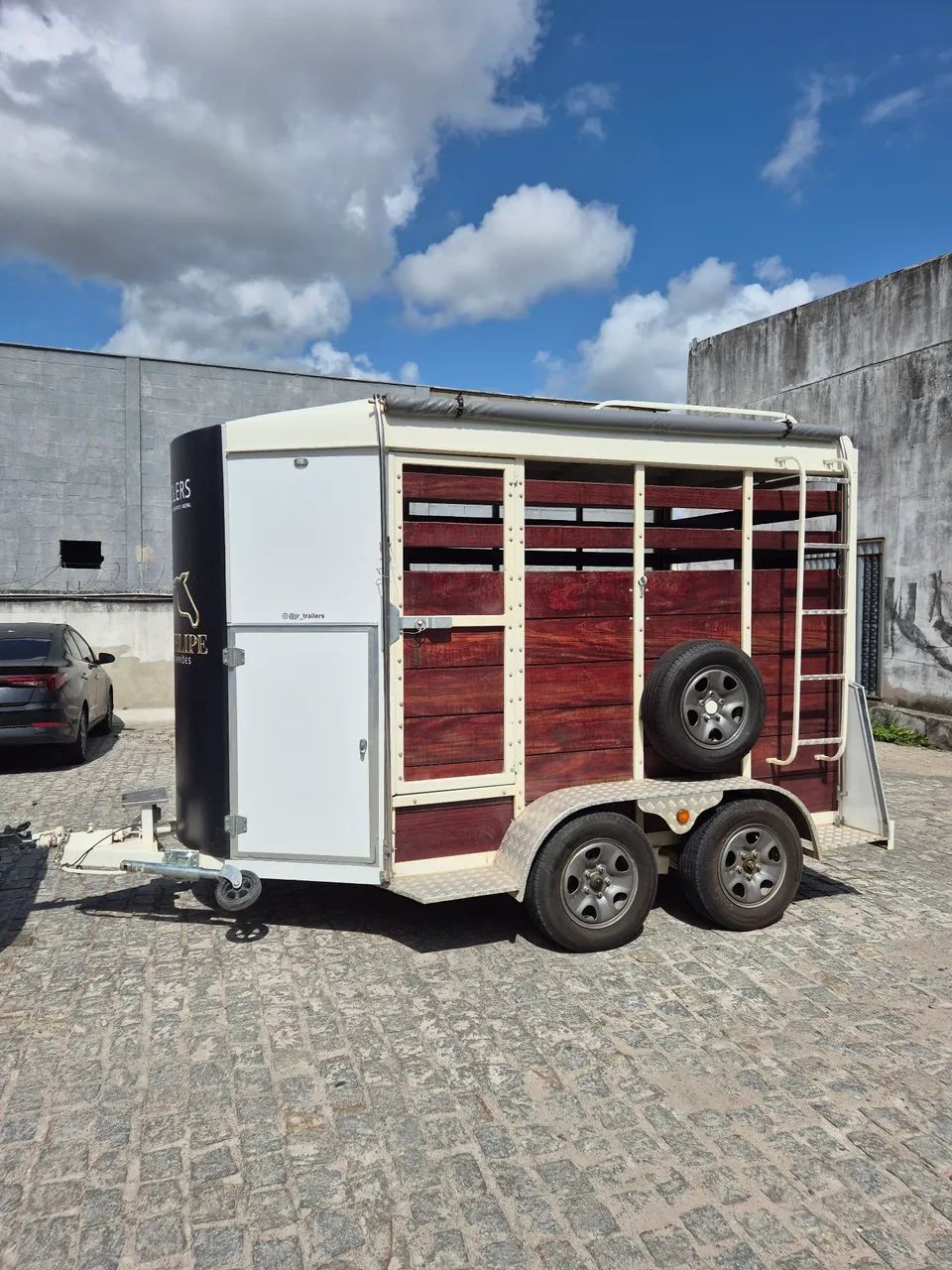 Reboque para cavalos