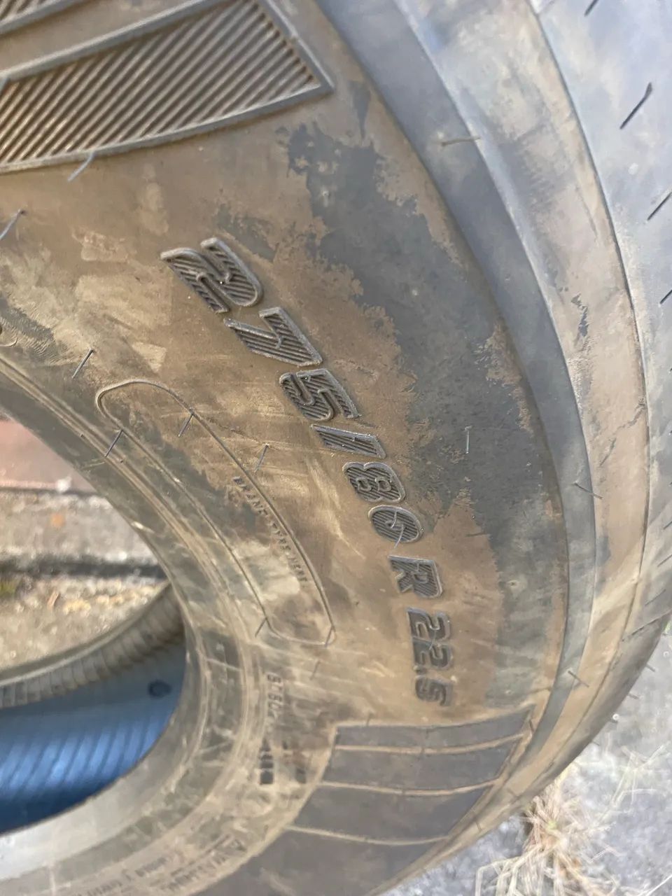 Pneu e roda 275  - Foto 3