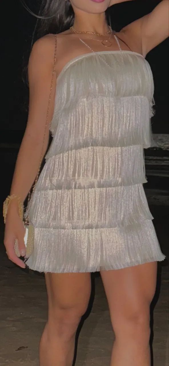 Vestido dourado franjas