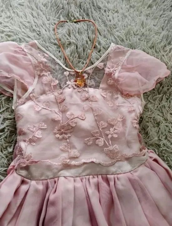 Vestido infantil veste 6 a 8 anos semi novo $50 - Foto 5
