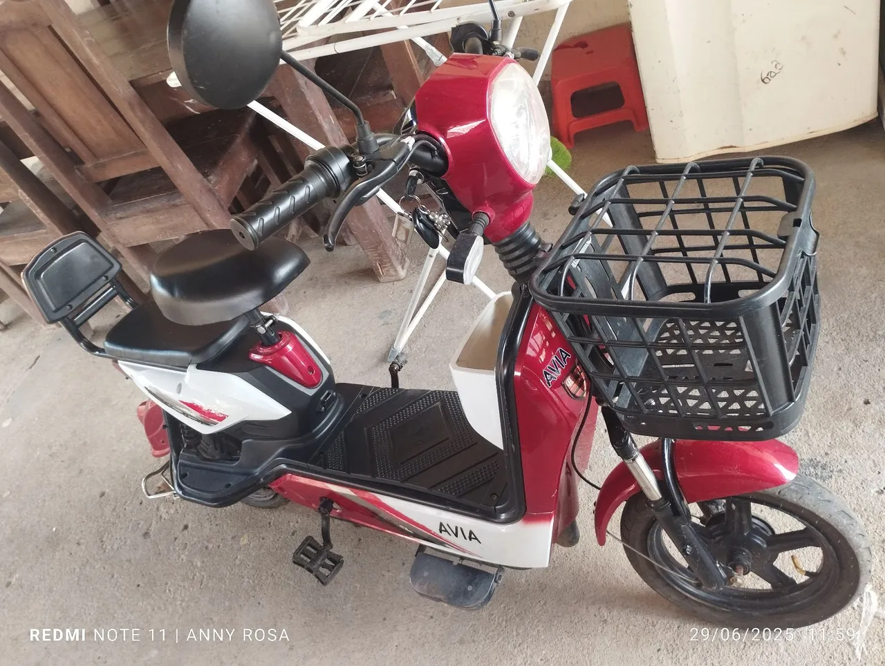 Scooter Elétrica AVIA