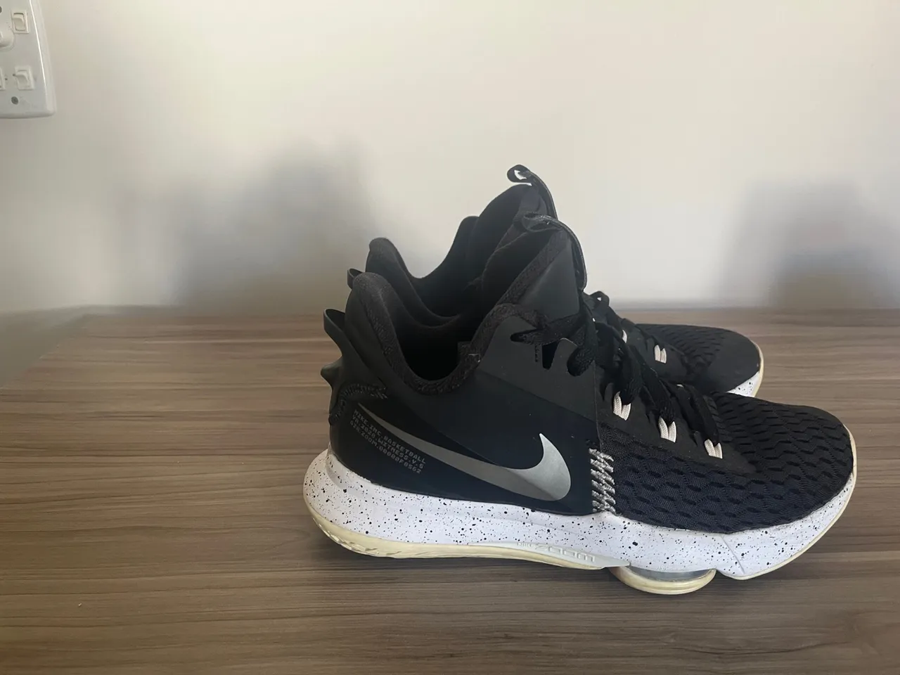 tênis nike lebron witness v