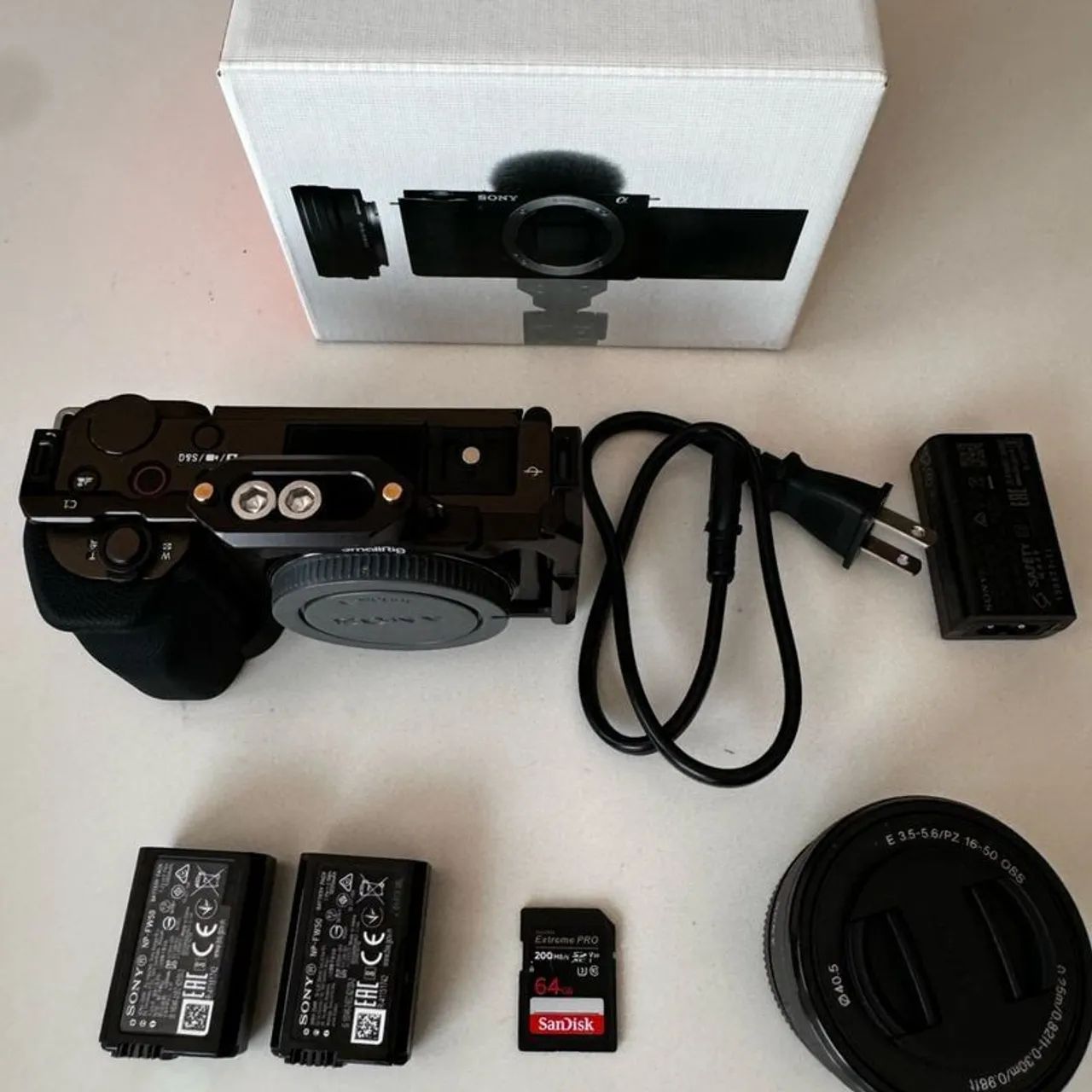 Câmera Nova - Sony zve10 Lentes e Acessórios