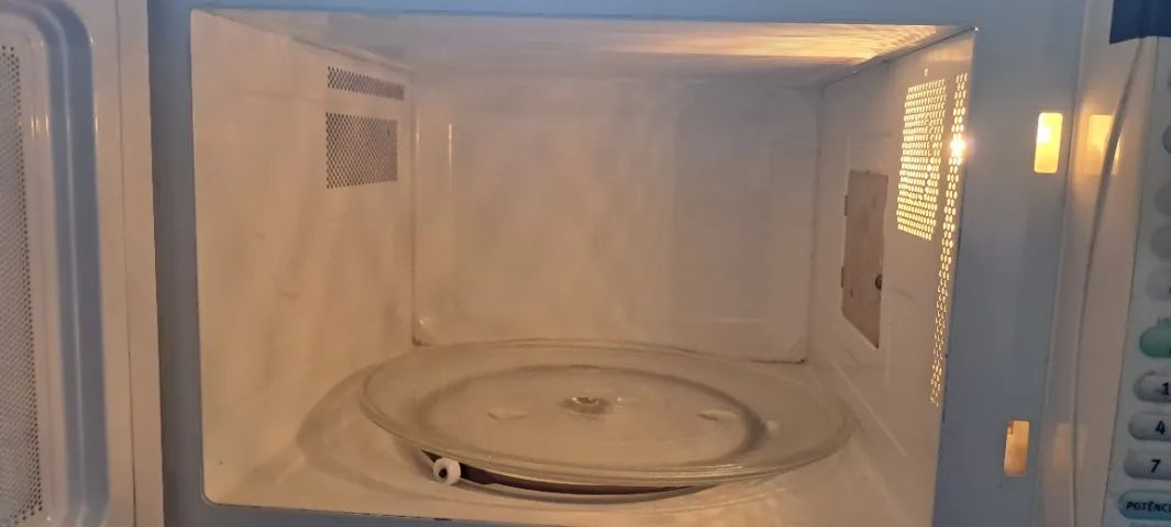 Micro-ondas usado em ótimo estado Electrolux 28 litros 127 voltz - Foto 3