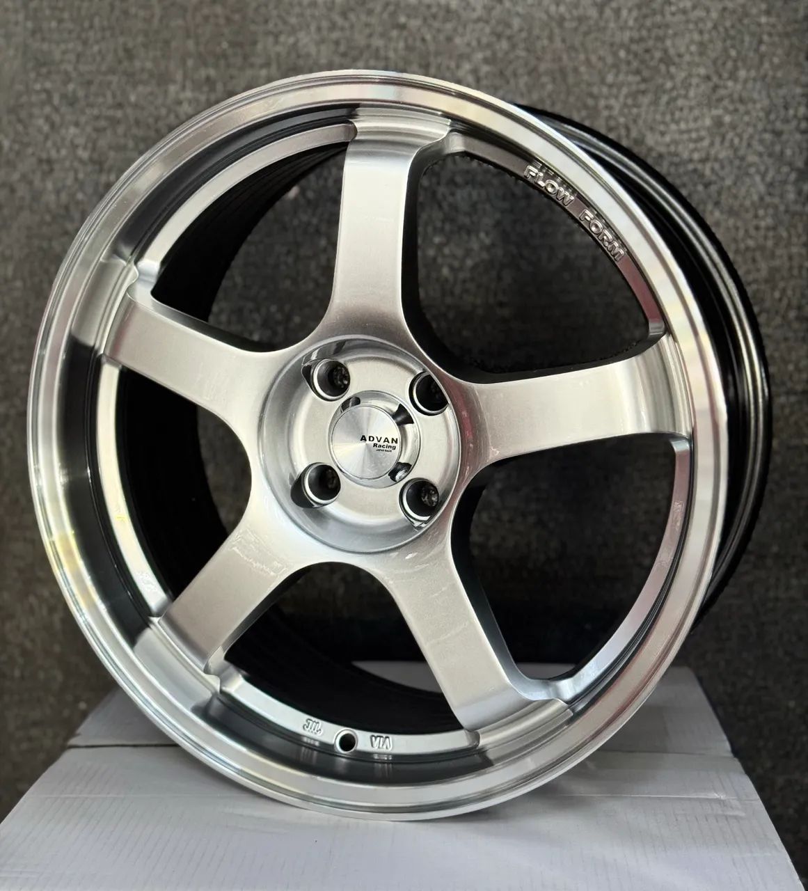 ADVAN RacingRSII 17インチ シルバー Rodas Advan aro 17 tala 7.5 furacão 4x100 - Peças para carros