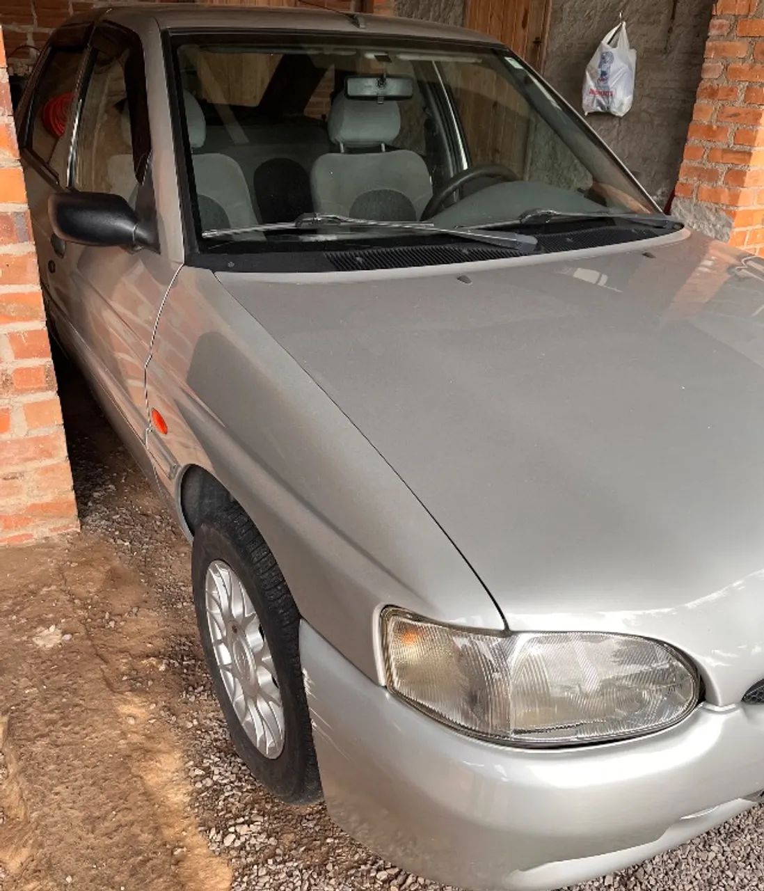 Ford Escort GL 1.6 MPI 2000