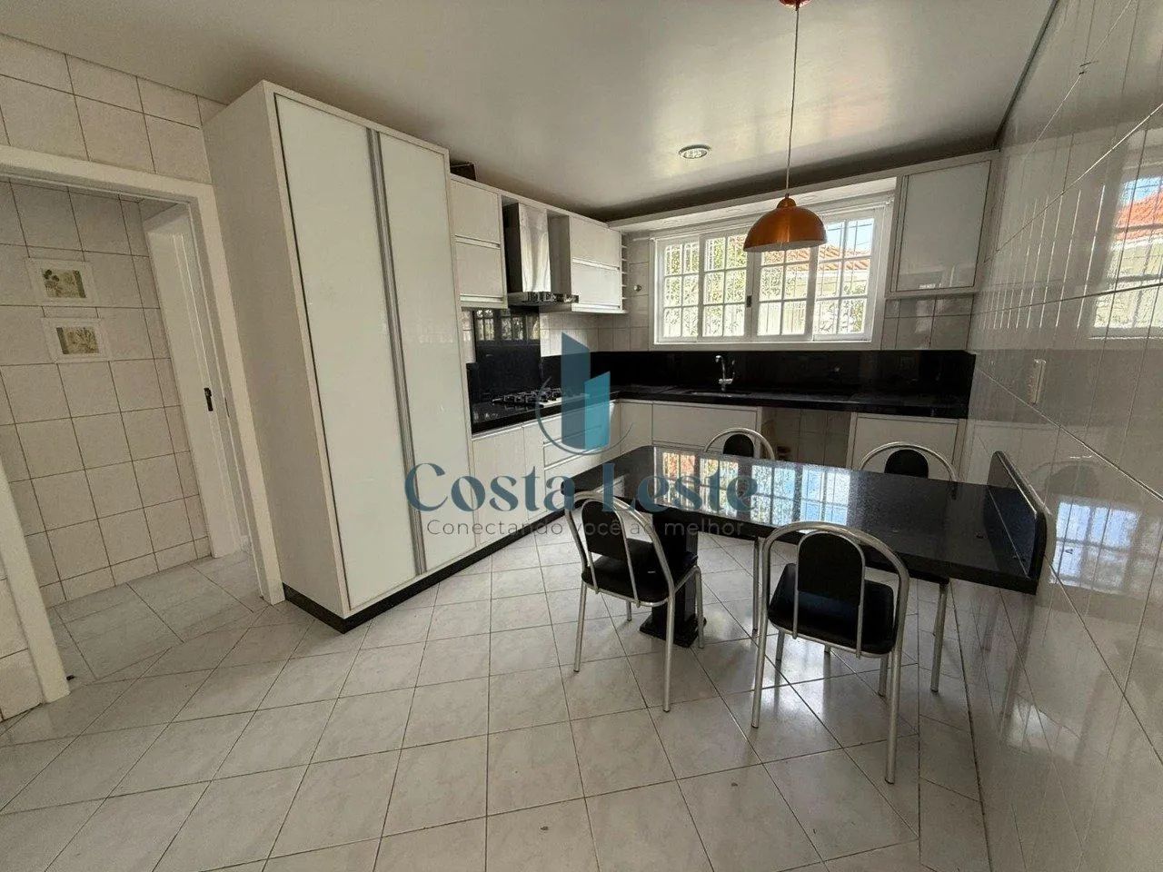 Excelente casa com 4 dormitórios no Córrego Grande - Foto 3