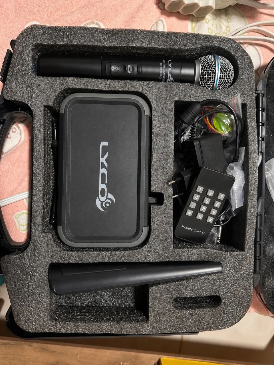 Microfone Sem Fio VCO UHF com Receptor, Controle e Maleta Completa