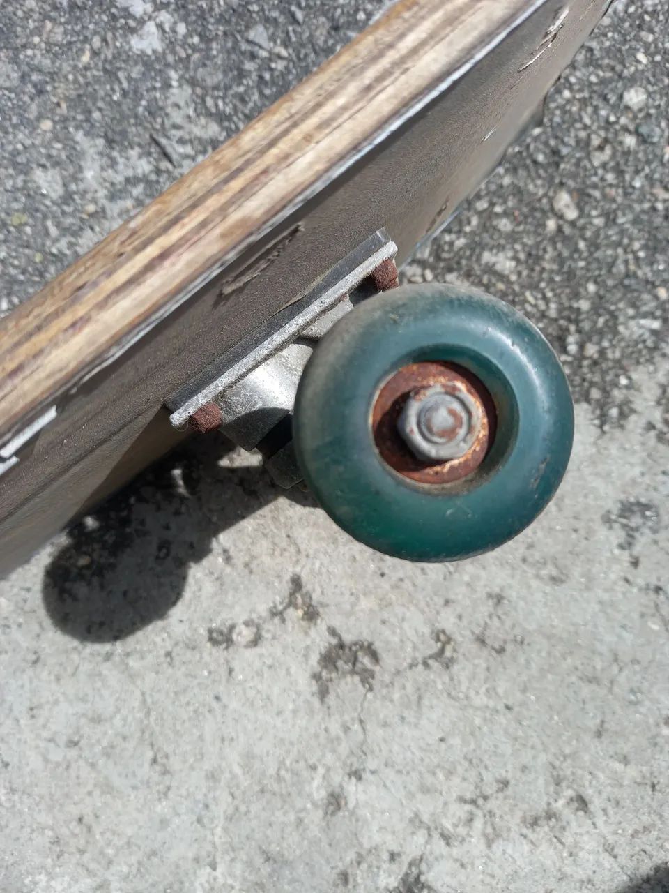 Skate antigo com defeito - Foto 5