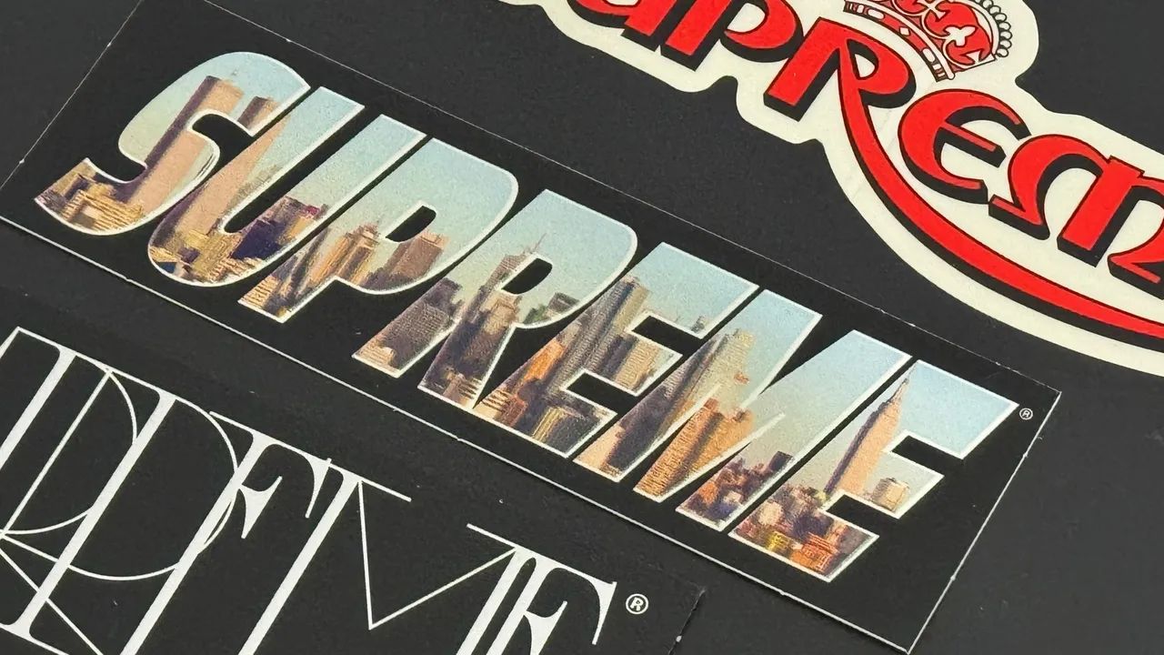 3 adesivos supreme - Foto 3
