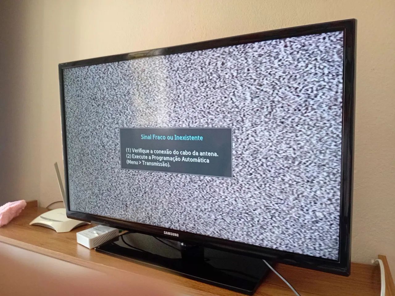 VENDO TV 32 PLG SAMSUNG,  NÃO É SMART  - Foto 3