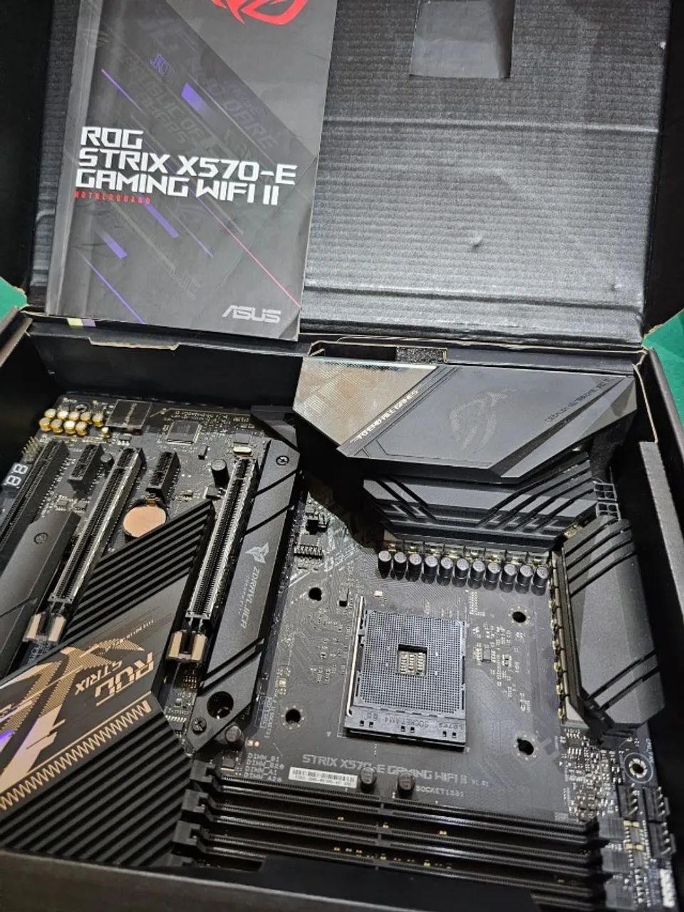 ROG STRIX X570-E GAMING WIFI II 中古 ASUS ROG Strix X570-E Gaming WiFi II AMD AM4 X570S ATX Placa-mãe