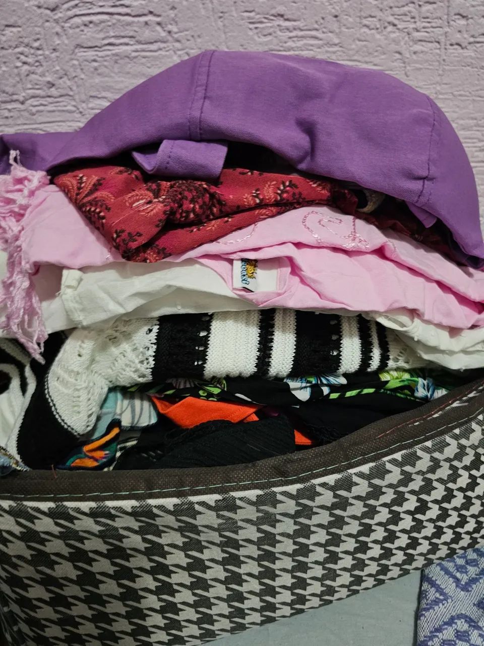 Roupas usadas em excelente estado.
