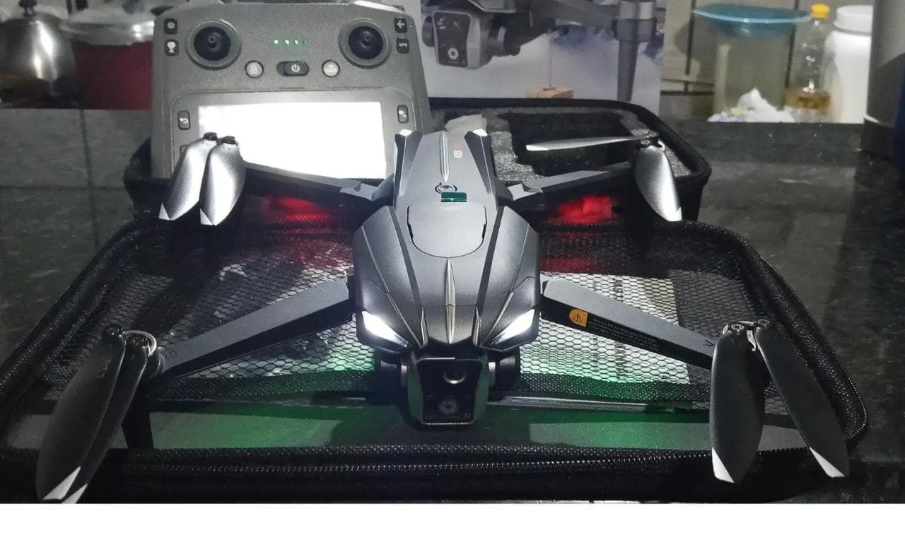 Drone profissional com GPS duas baterias câmera 4K controle com tela alcance 1km 