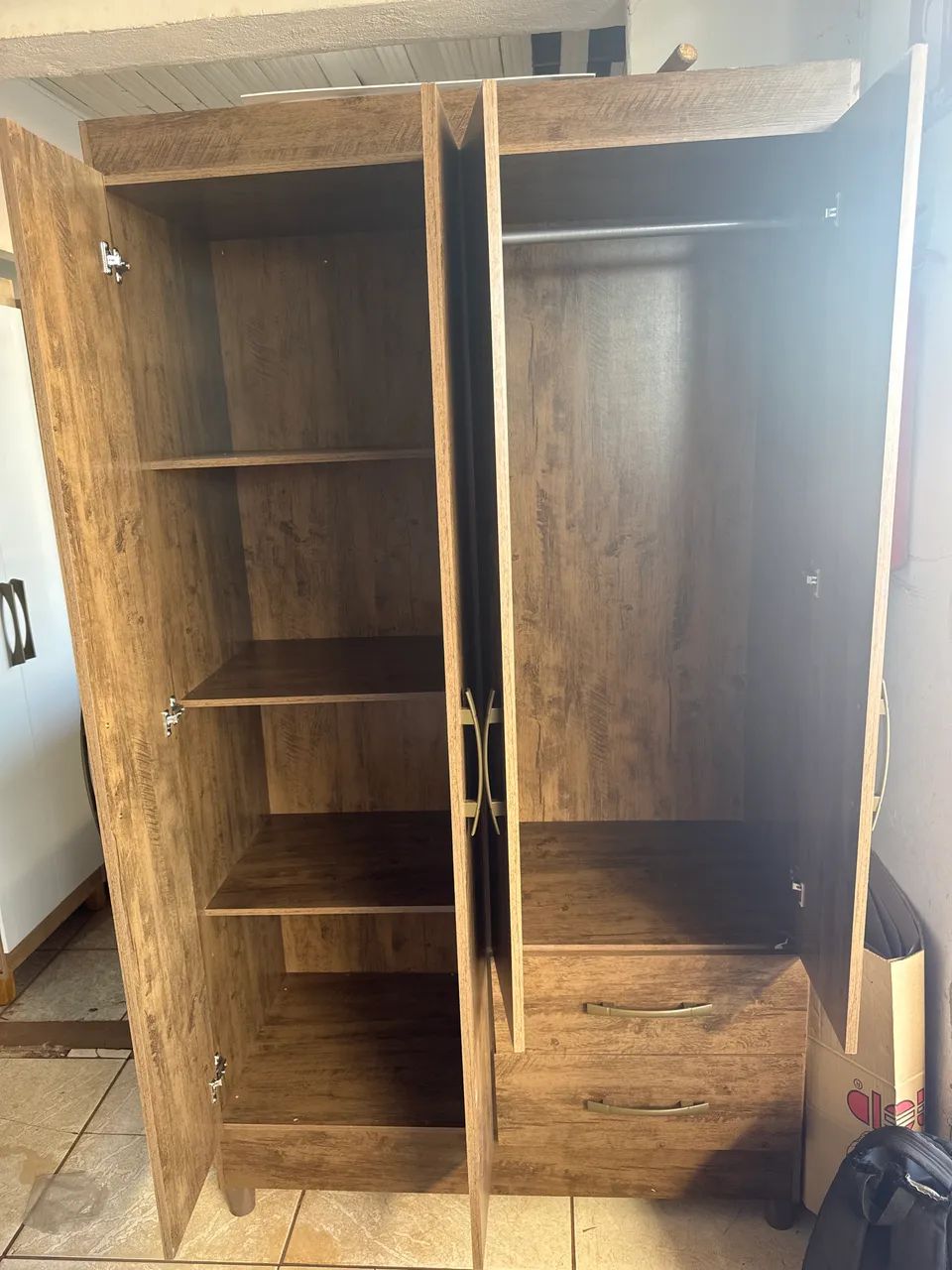 GUARDA ROUPA 6 PORTAS E 2 GAVETAS NOVO - Foto 2