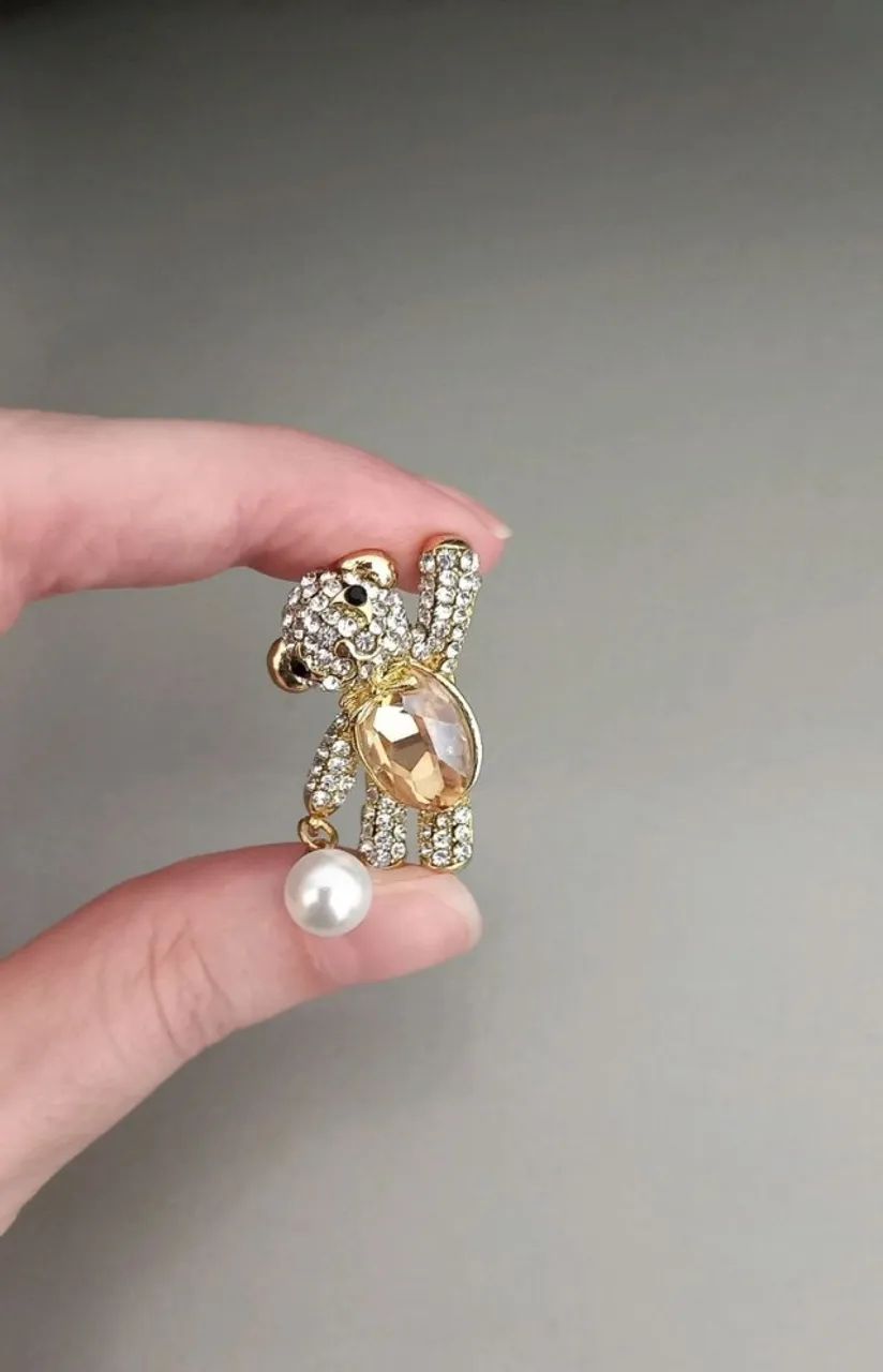 Broche Fofo de Urso Strass e Pingente de Pérola (novo) - Foto 3