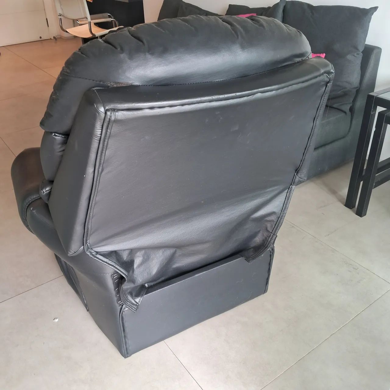 Poltrona reclinável courino preta - Foto 3
