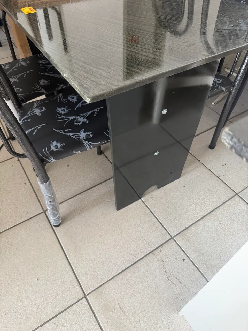 Mesa de Mármore 4 Cadeiras Base de Mármore Top de Linha Novinha