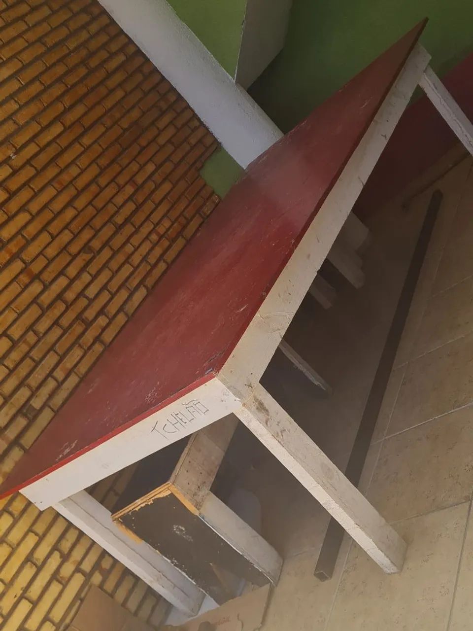 Mesa grande com 1 banco  - Foto 5