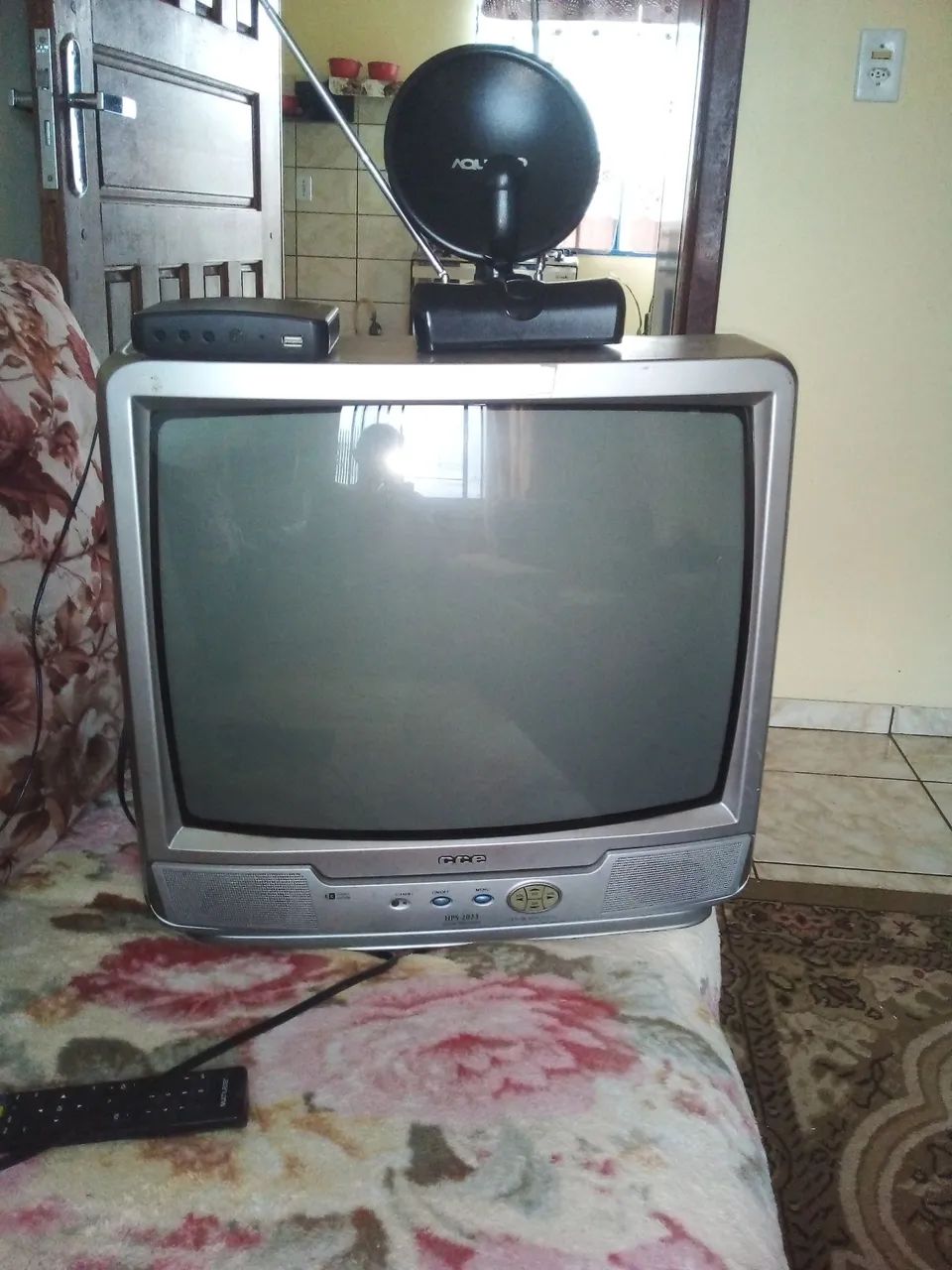 Tv usada bom estado com conversor e antena