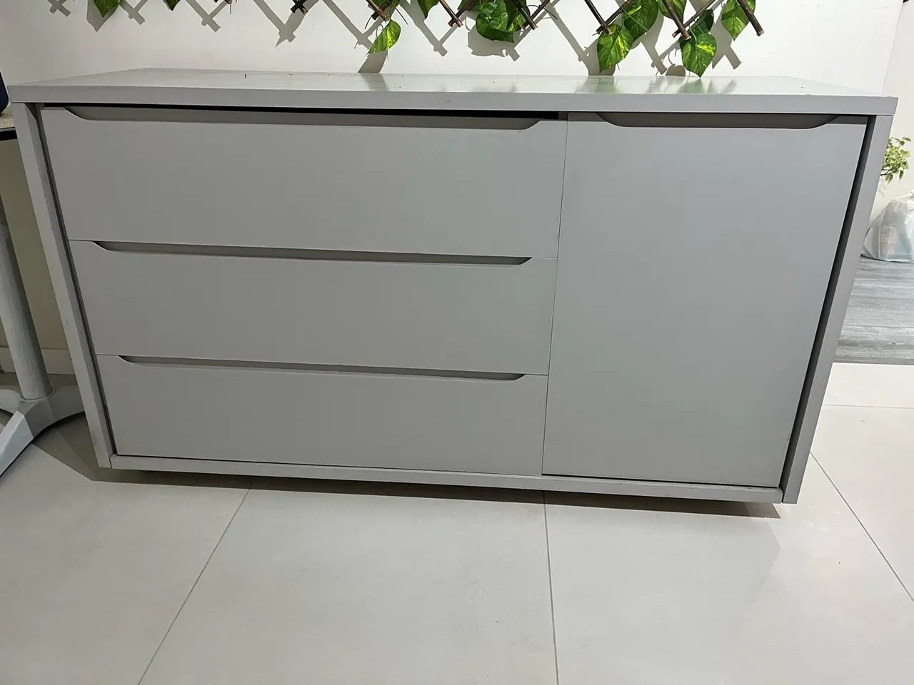 Cômoda cinza 
