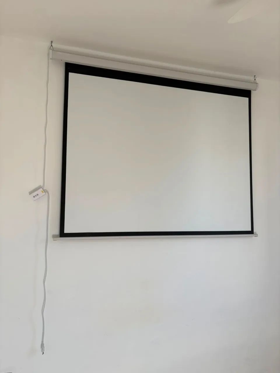 Tela de projeção automatizada