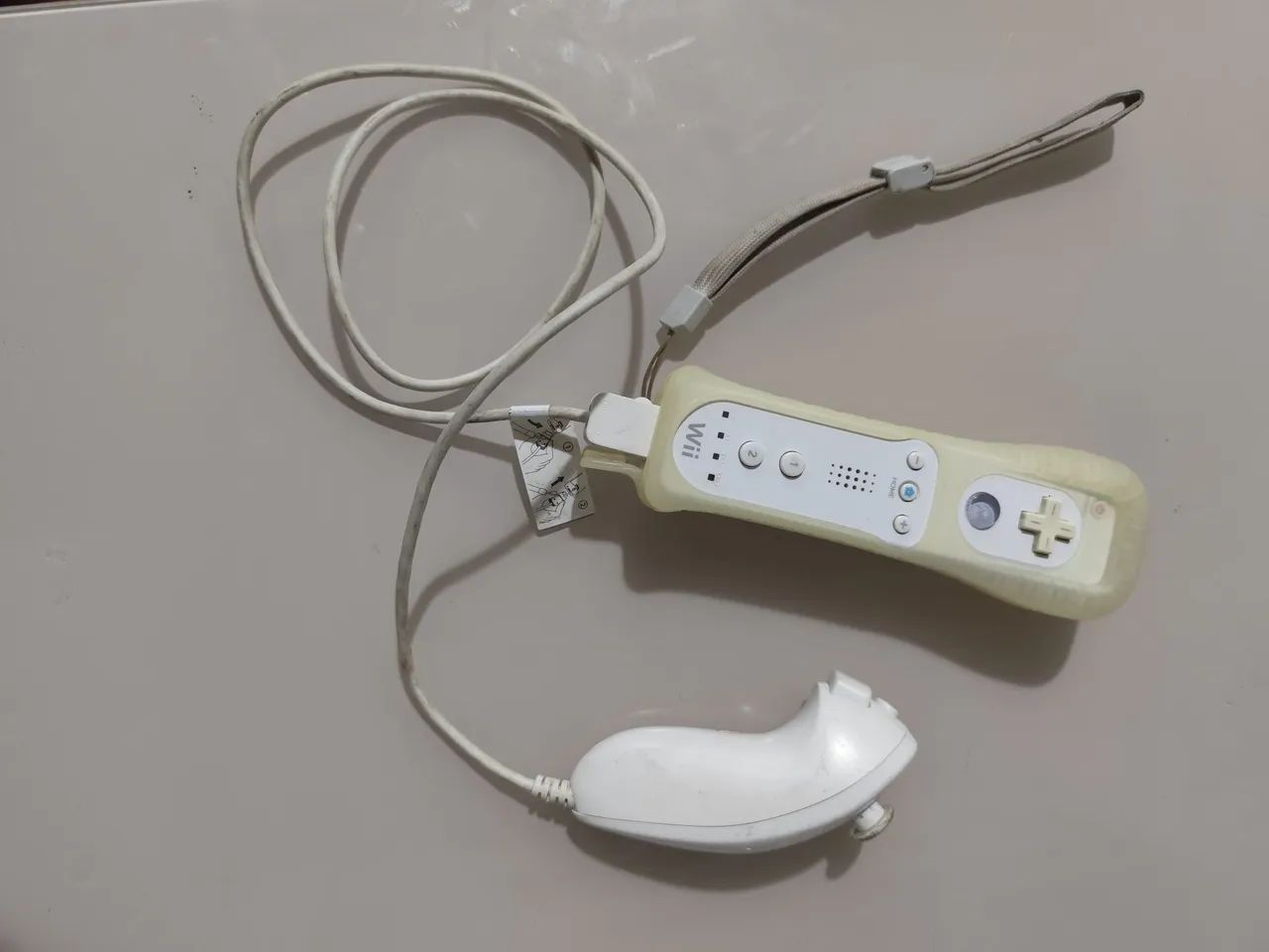 Vídeo game Nintendo wii branco com controle e micro SD - Foto 2