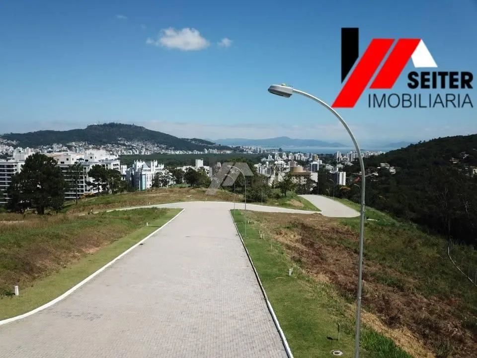 Terreno a venda no bairro Itacorubi com localização previlegiada