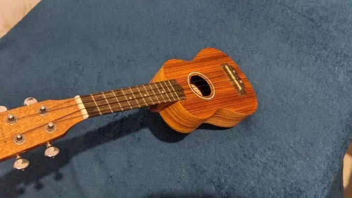 Ukulele pouco usado em otimo estado