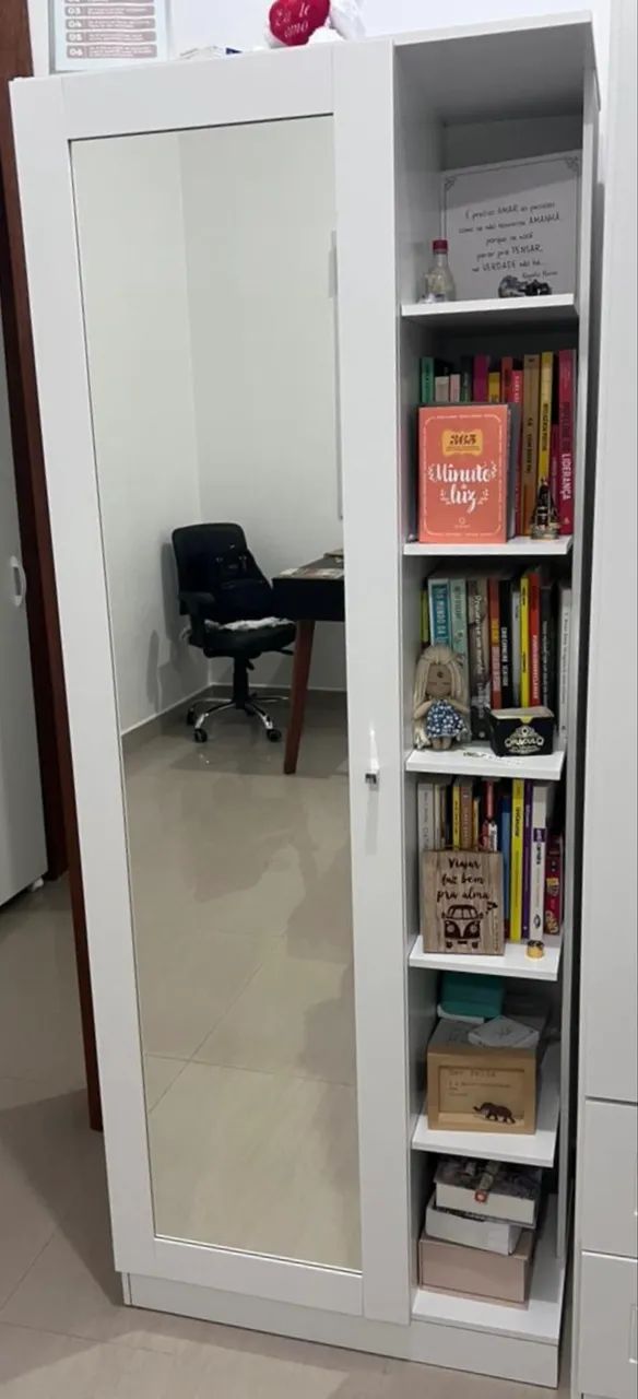 Sapateira com espelho