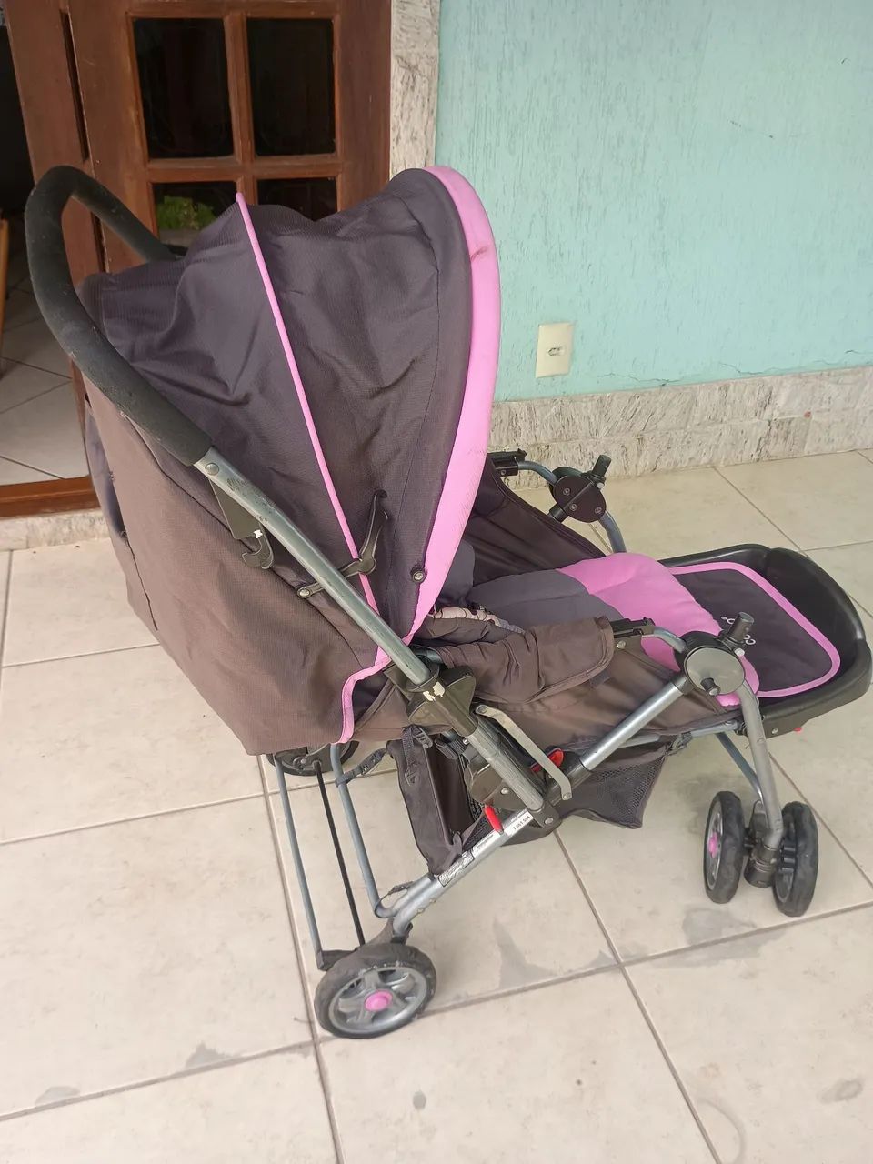 Carrinho de Bebê Reverse marca Cosco e bebe conforto. - Foto 4