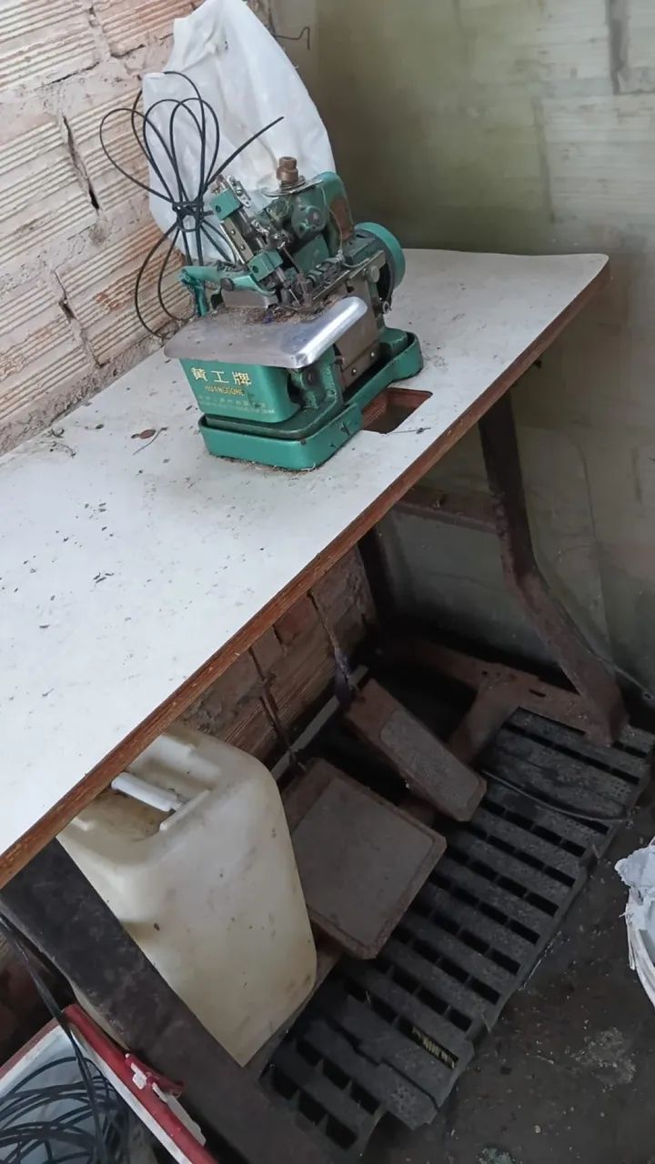 Máquina de Costura Overloque Antiga - Funcionando Perfeitamente - Foto 2