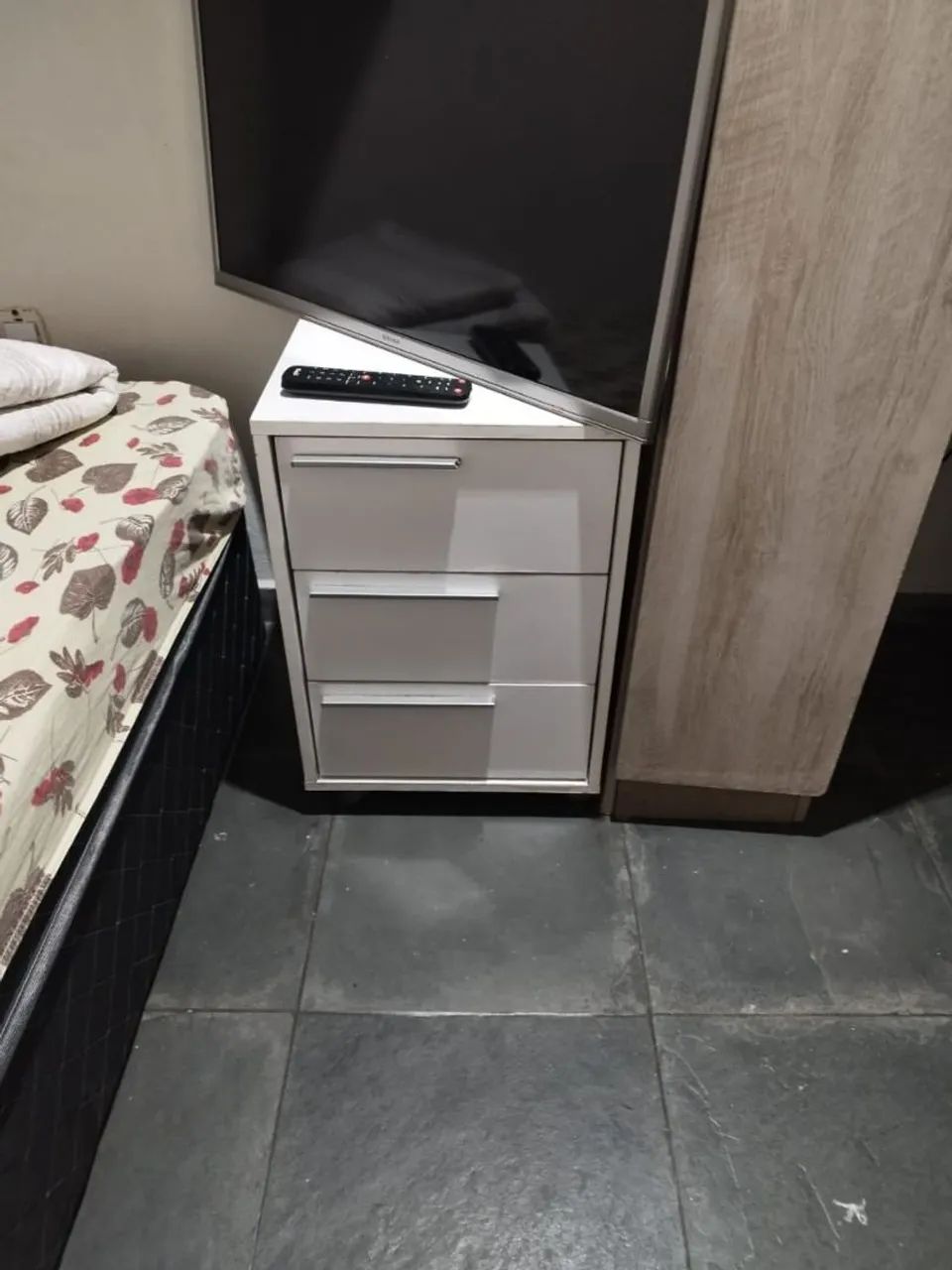 Vendo cama box e um guarda roupa pequeno  - Foto 5