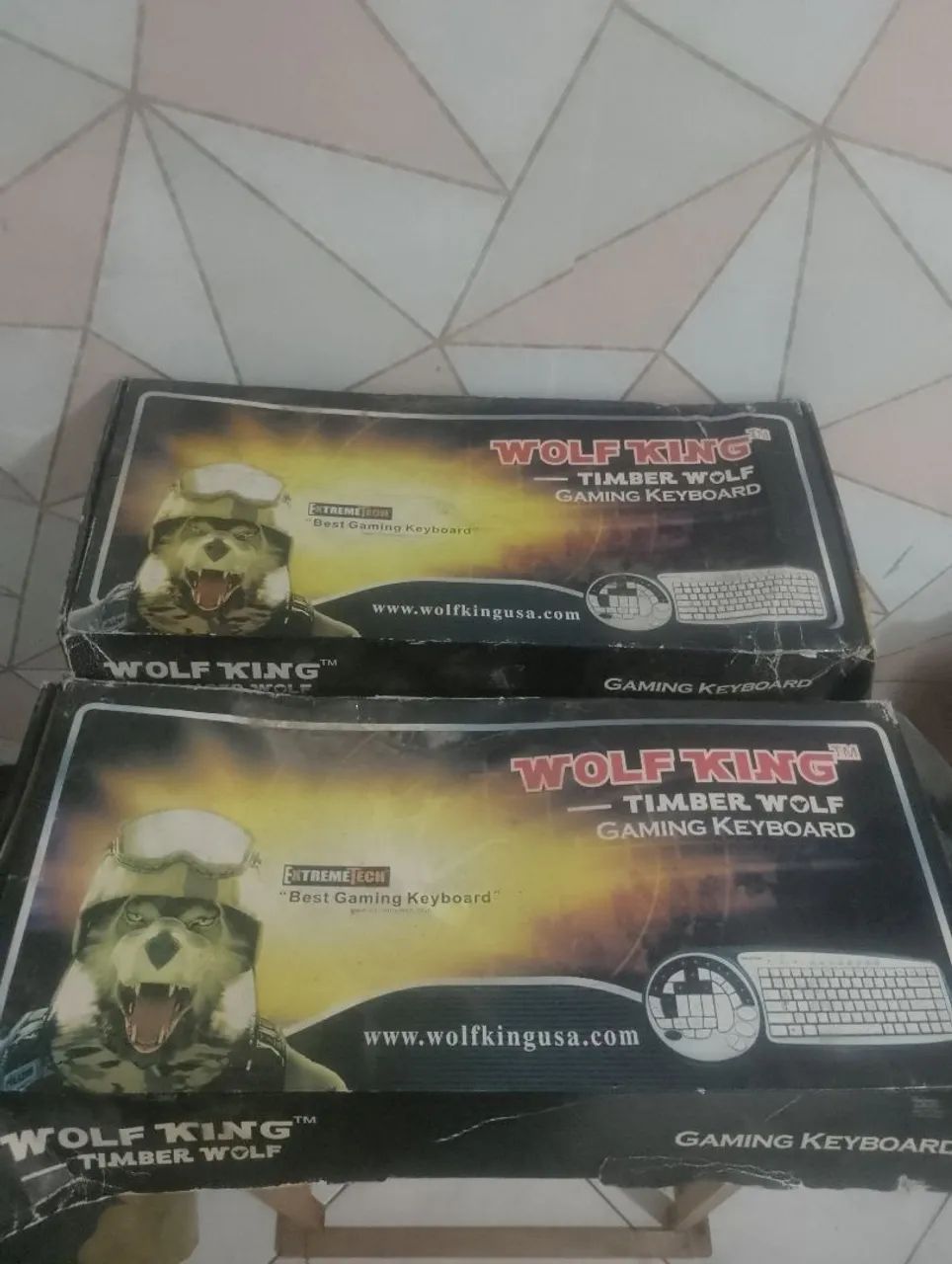 Teclado gama Wolf king na caixa 