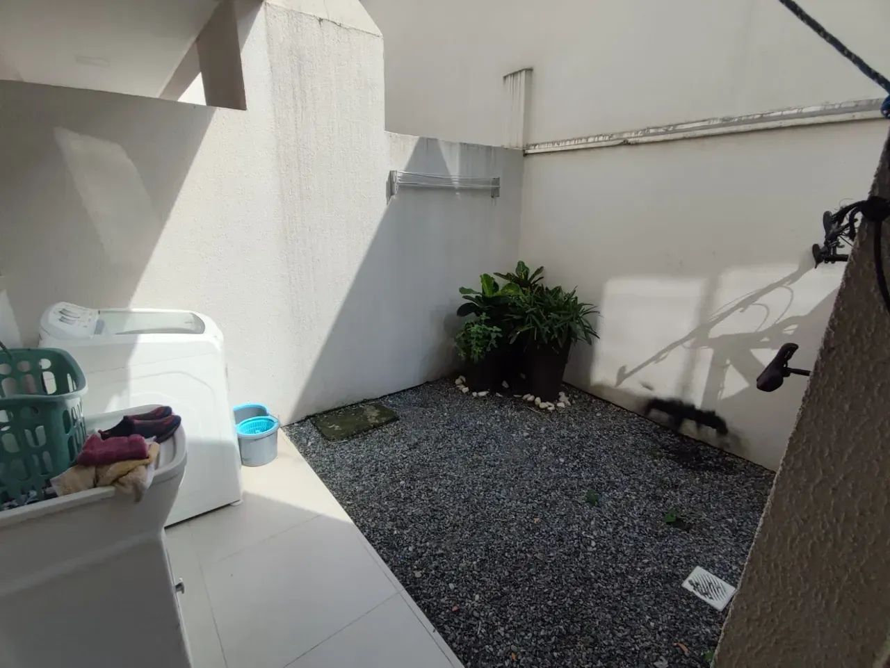 SOBRADO COM  02 SUITES, SEMI-MOBILIADO, 900M MAR!!! - Foto 4