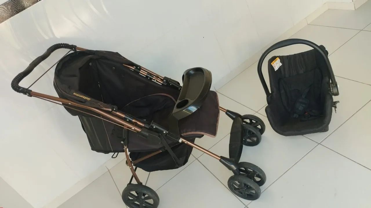 Vendo carrinho de bebê e bebê conforto super conservado  - Foto 2