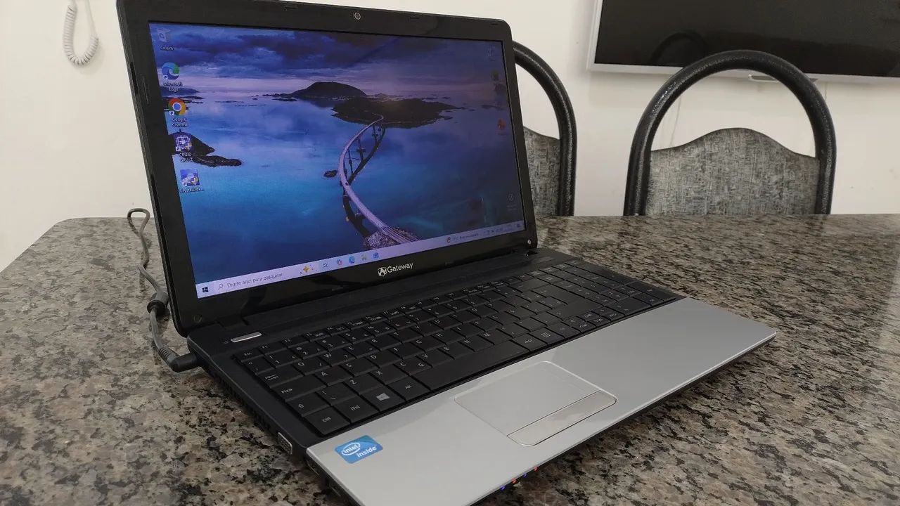 Notebook acer 1.8 ghz com Ssd 240 gb com 10 gb ( excelente estado