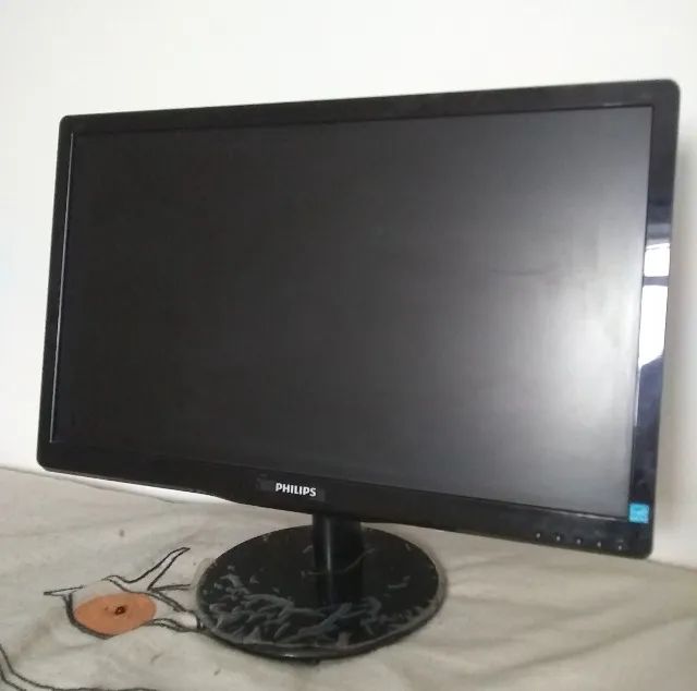 Monitor 24 Polegadas Phillips _ usado _ com pequeno defeito! R$ 180,00 - Foto 2