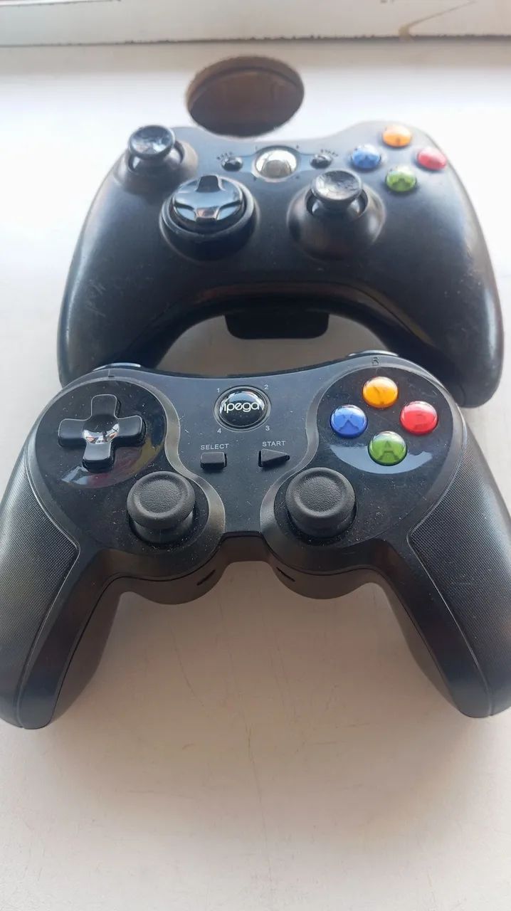 Vendo dois controles de Xbox um funcionado perfeitamente e o outro precisa de bateria  - Foto 3