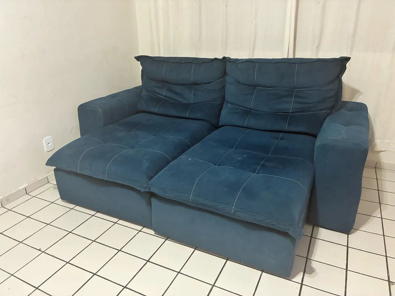 Sofá retrátil azul - Foto 4