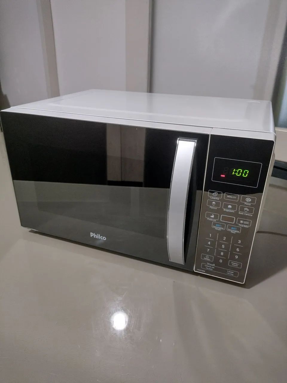 Microondas Philco 28 litros, Espelhado.