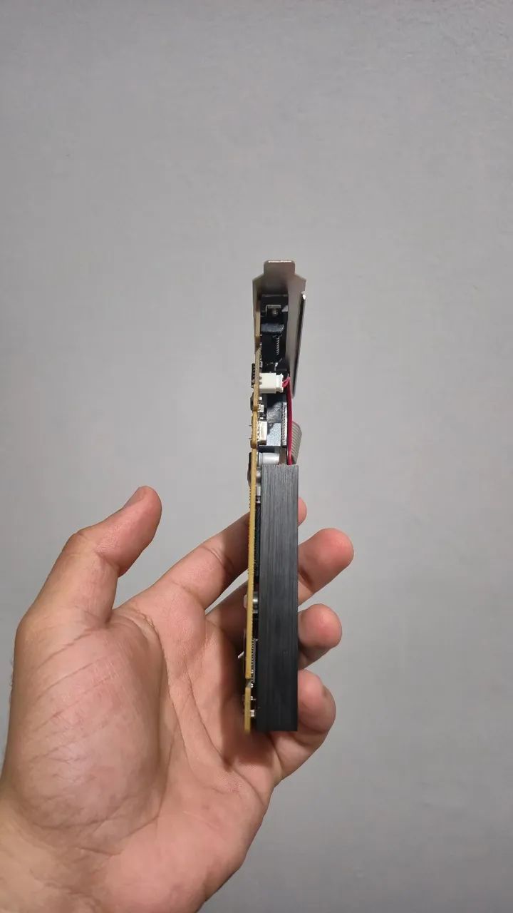 Placa de Vídeo AMD Radeon R5 220 2GB DDR3 - Foto 3