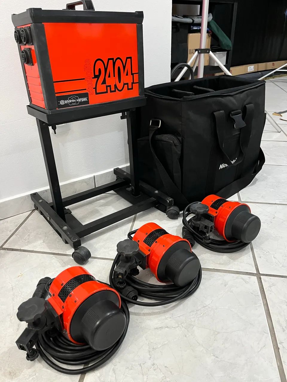 Conjunto de flash 3 tochas Mako com gerador 2404. - Foto 5