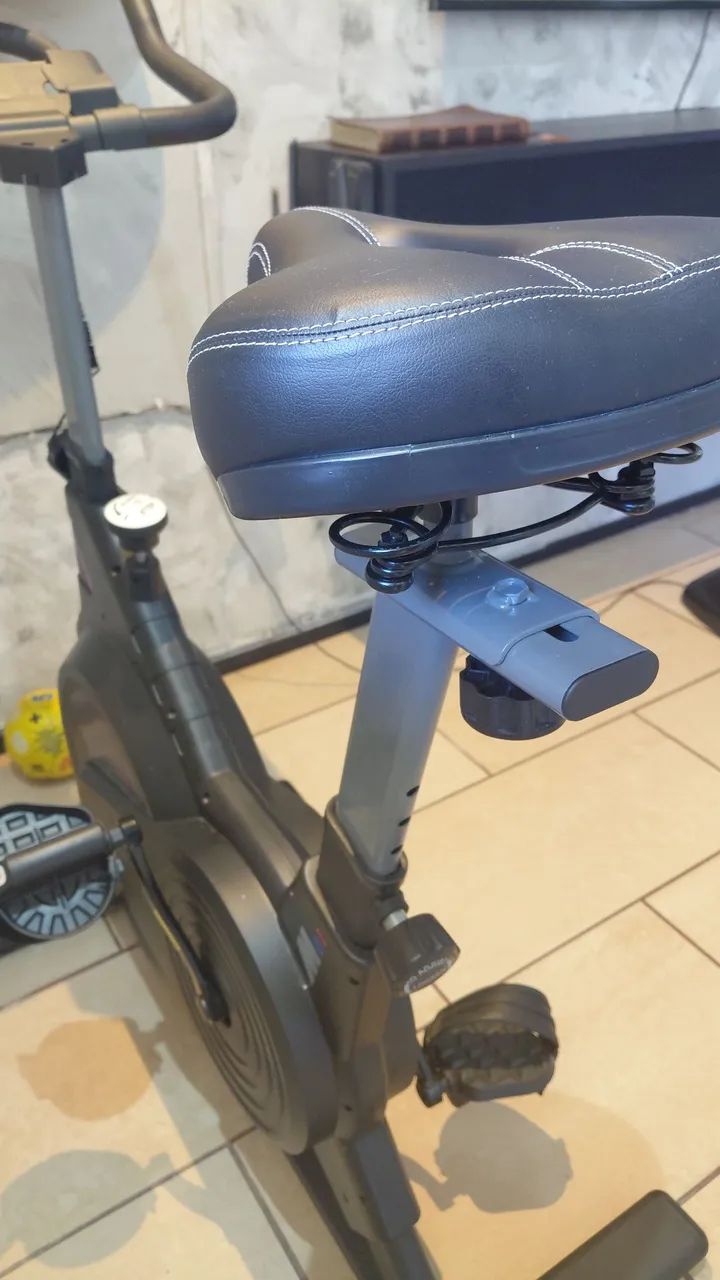 Bicicleta ergométrica, compacta e silenciosa  - Foto 4