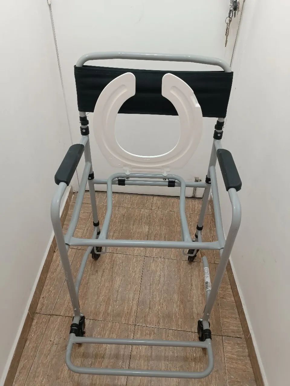 Cadeira de rodas e de banho  - Foto 5