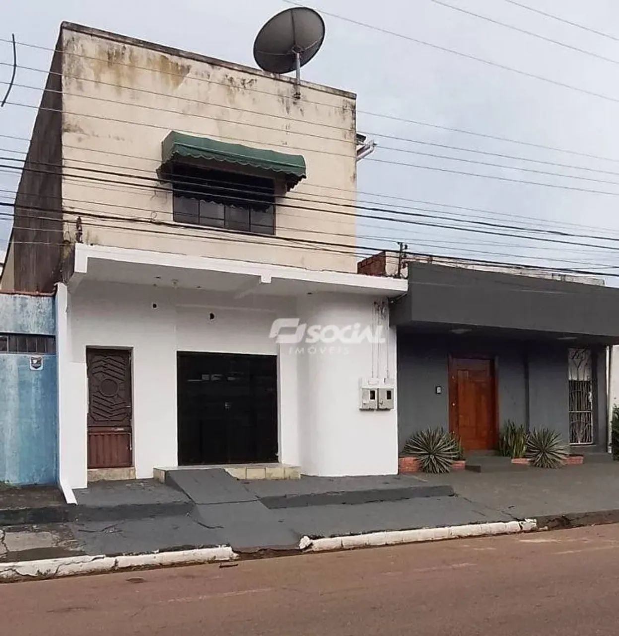 SOBRADO COM 3 SALAS COMERCIAIS E APARTAMENTO COM 4 SUÍTES - LOCALIZAÇÃO NOBRE - Foto 4