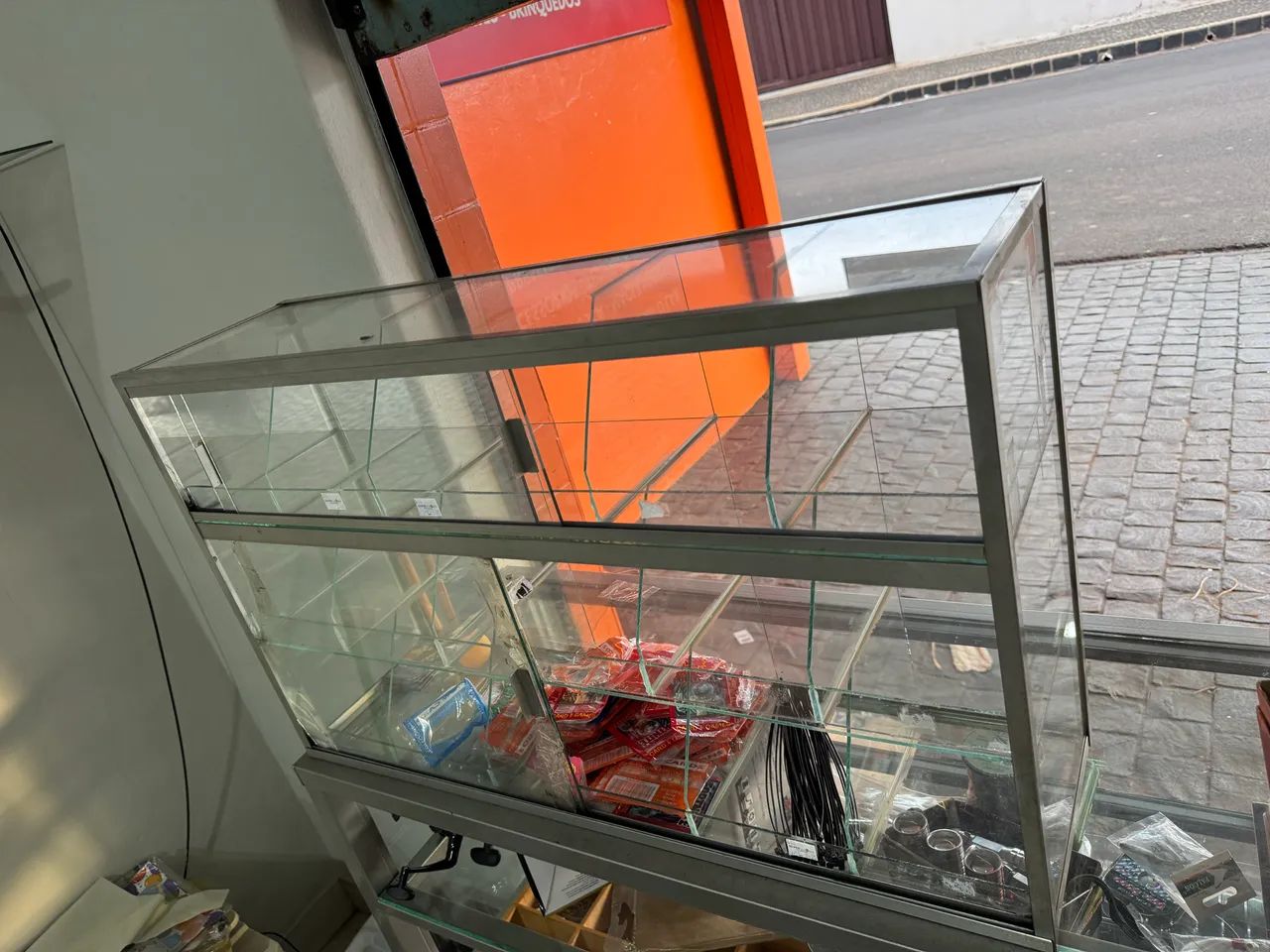 Baleiro Vitrine Expositora de Vidro com Estrutura de Alumínio - Ótimo Estado - Foto 3